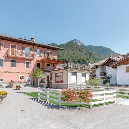 Ledro Lake Suite "Pur" Меццолаго Экстерьер фото